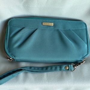 TRAVELON Zip Clutch Wallet | Green